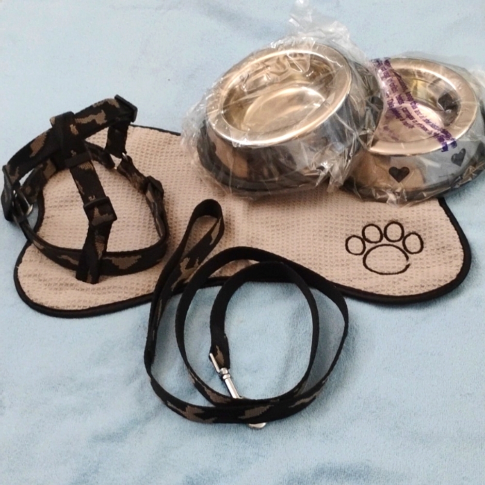 🪷 Pet Essentials - Picture 1 of 16
